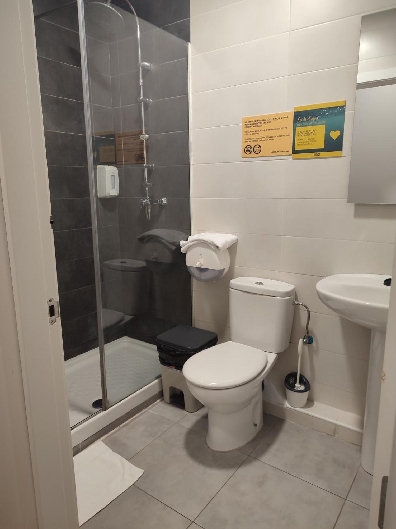 Bilbao Metropolitan Hostel By Bossh Hotels Bagian luar foto