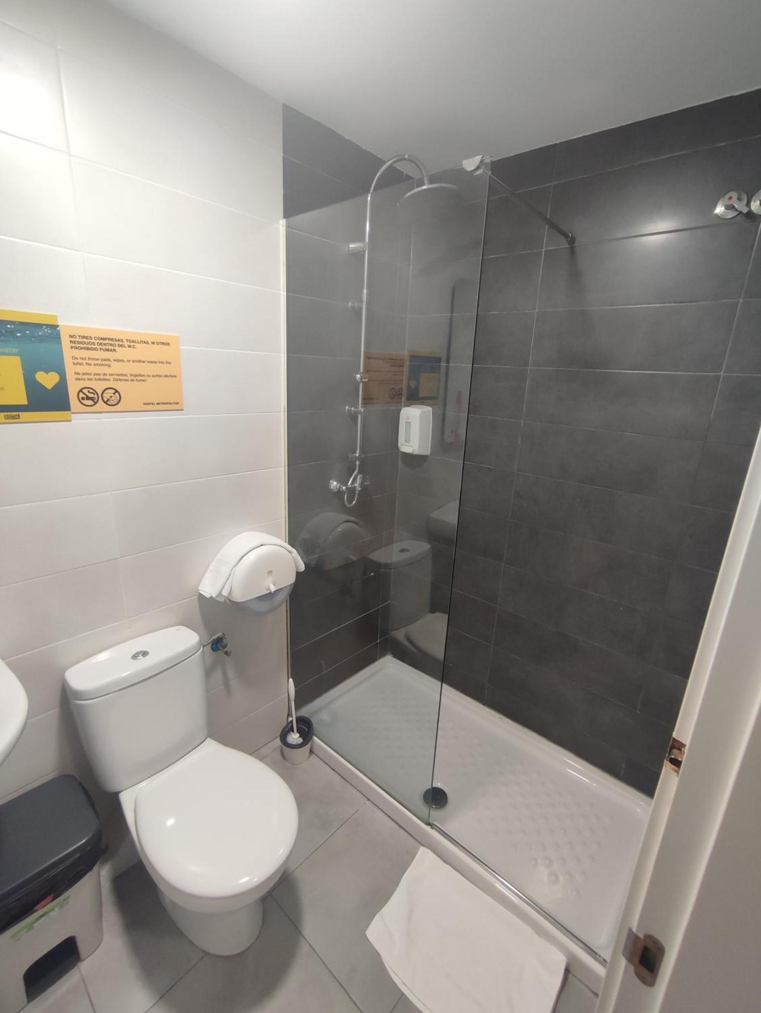 Bilbao Metropolitan Hostel By Bossh Hotels Bagian luar foto