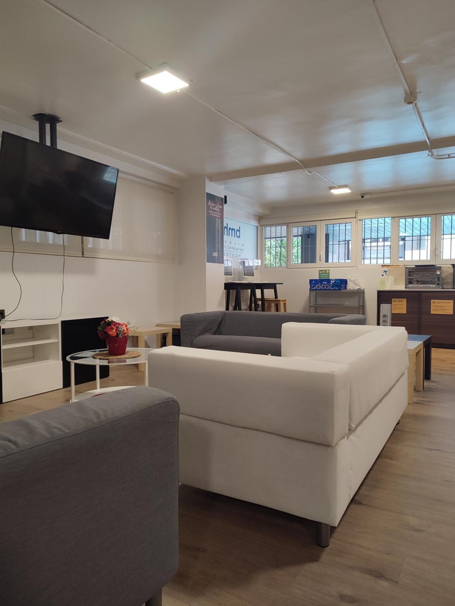 Bilbao Metropolitan Hostel By Bossh Hotels Bagian luar foto