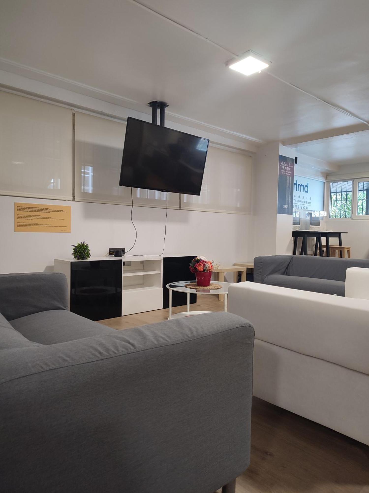 Bilbao Metropolitan Hostel By Bossh Hotels Bagian luar foto