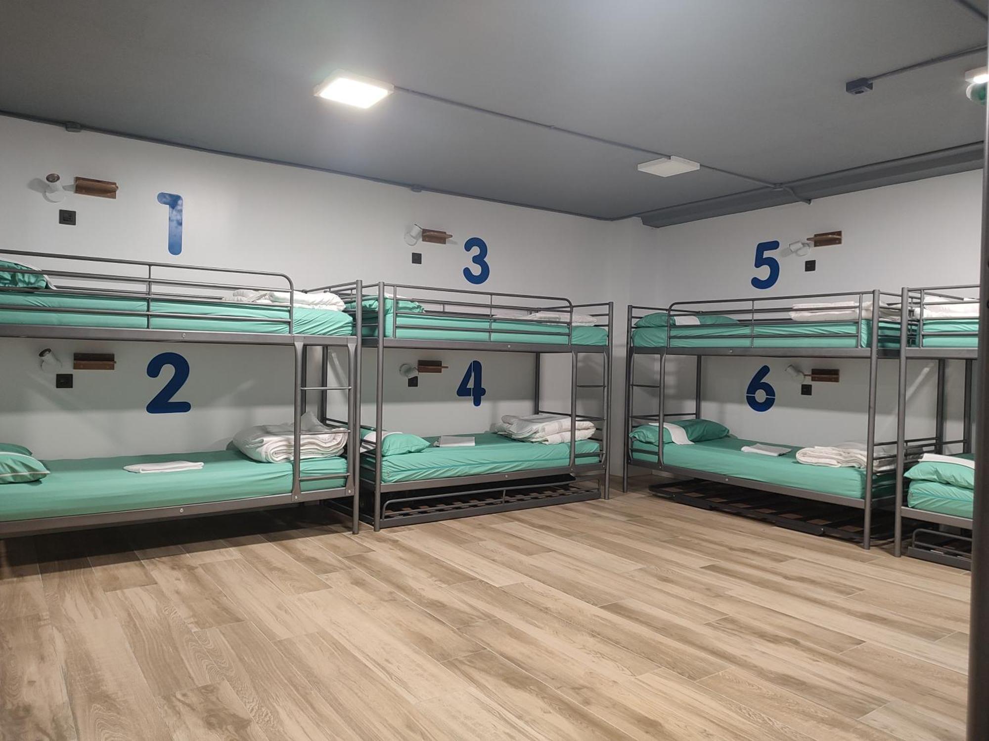 Bilbao Metropolitan Hostel By Bossh Hotels Bagian luar foto