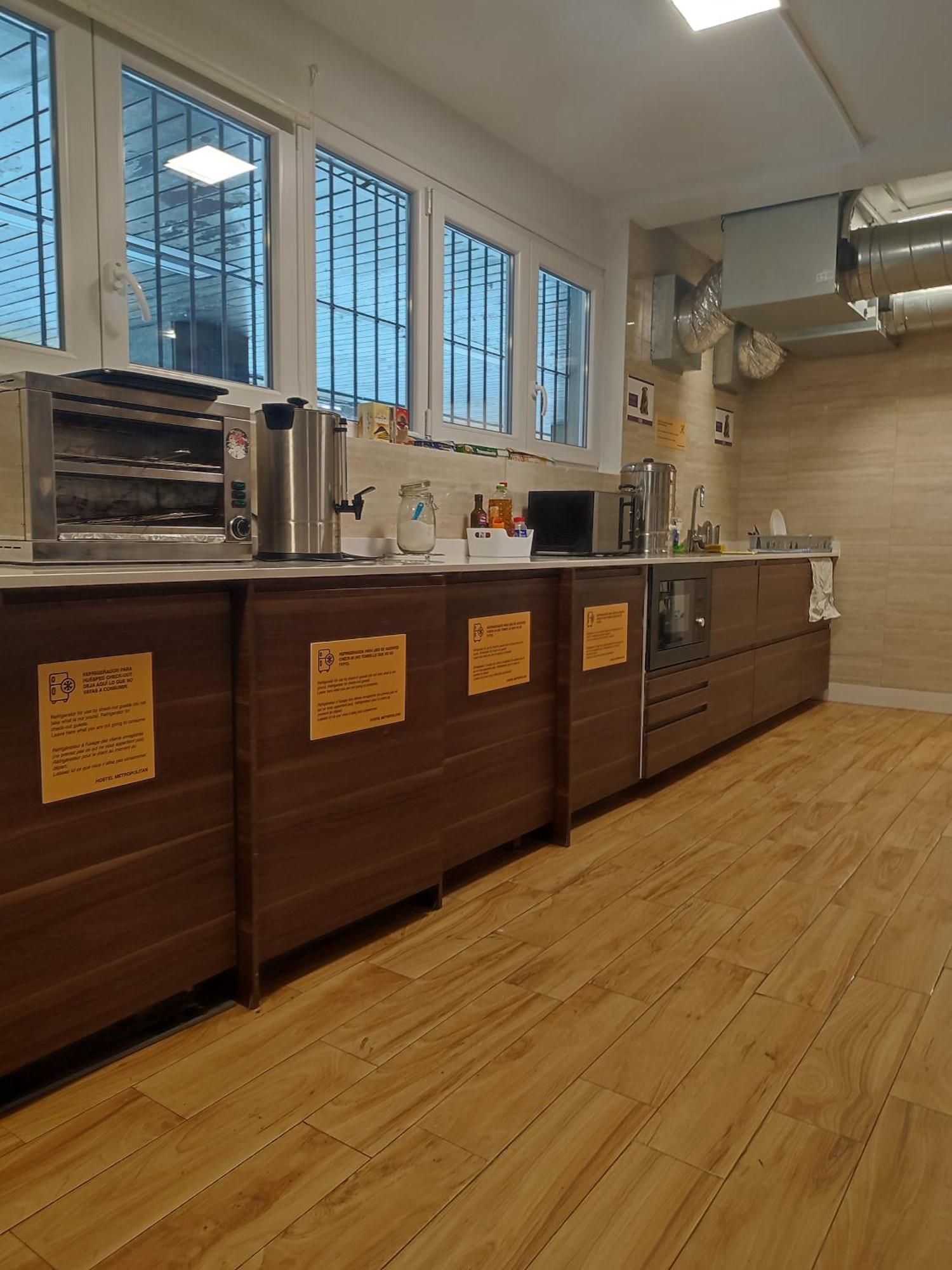 Bilbao Metropolitan Hostel By Bossh Hotels Bagian luar foto