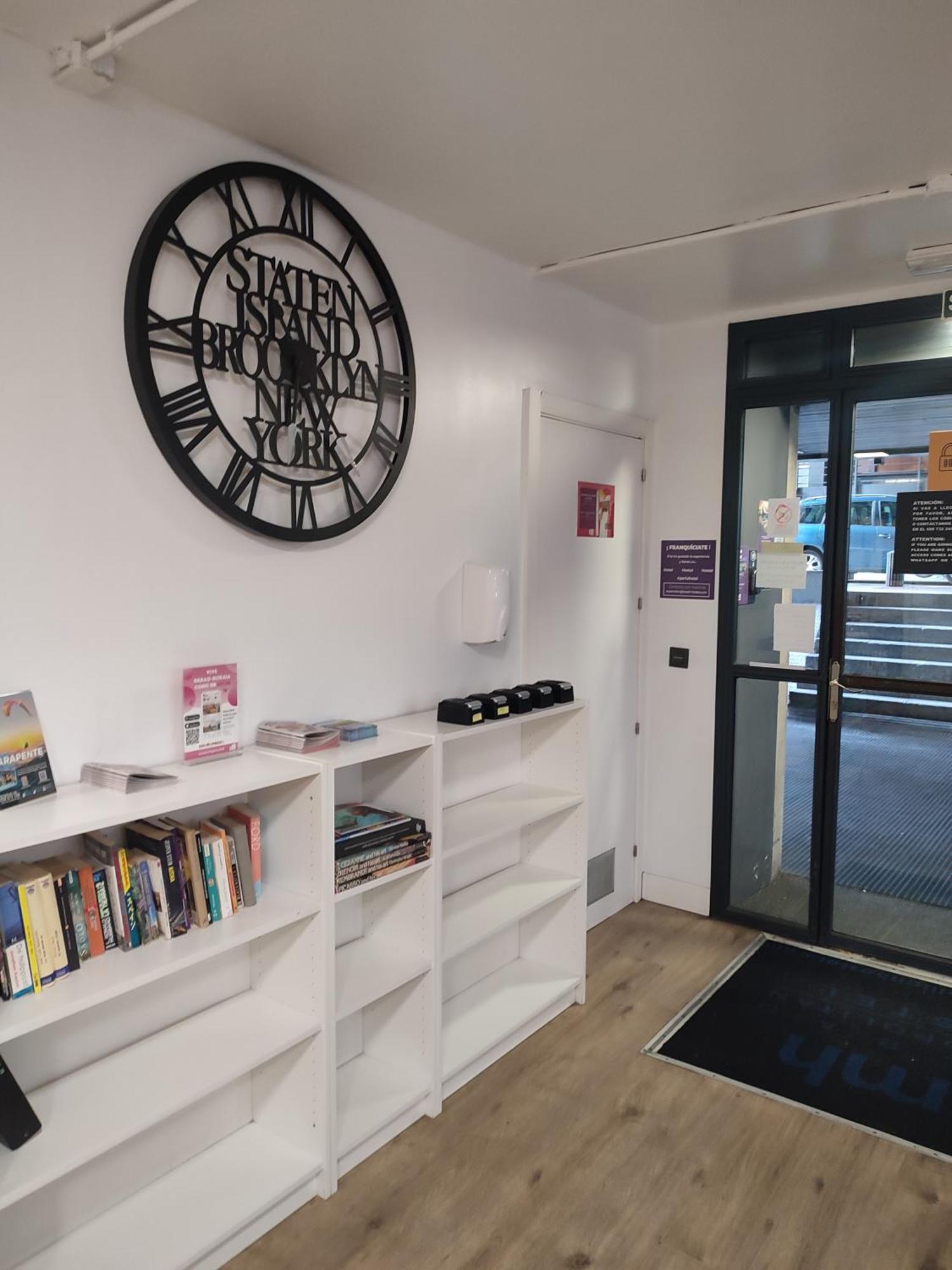 Bilbao Metropolitan Hostel By Bossh Hotels Bagian luar foto