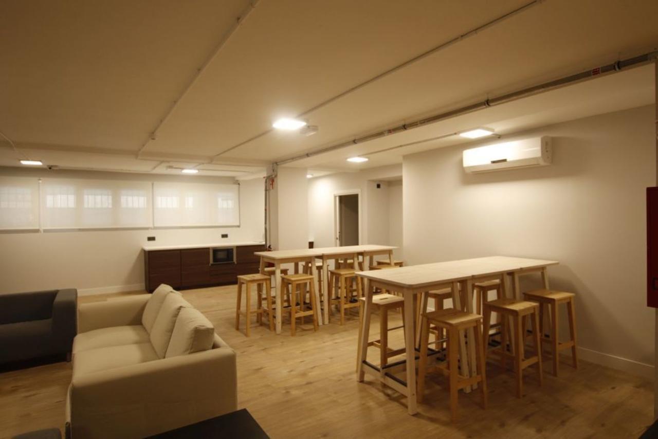 Bilbao Metropolitan Hostel By Bossh Hotels Bagian luar foto