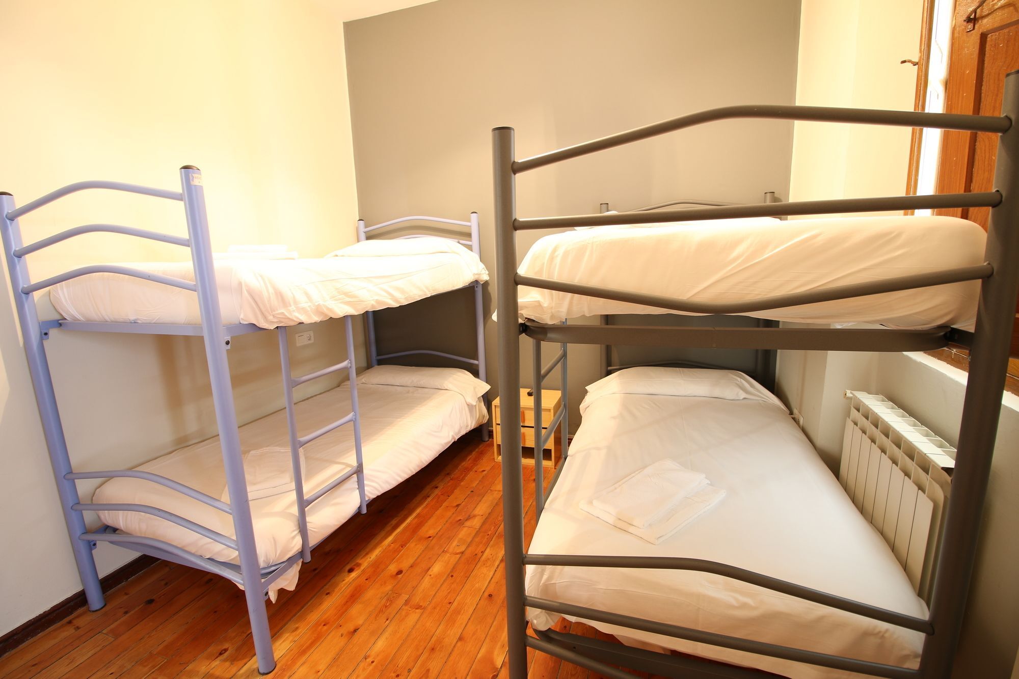 Bilbao Metropolitan Hostel By Bossh Hotels Bagian luar foto